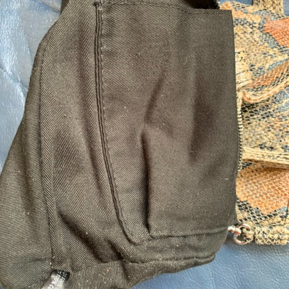 Patti by hung on u sling bag - Picture 4 of 4